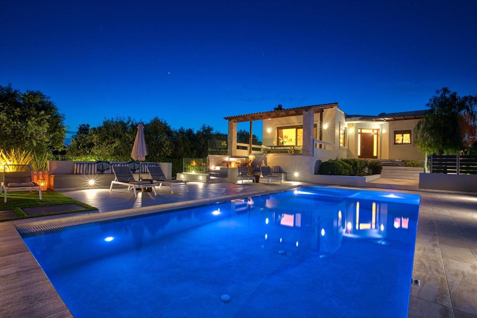 Villa Ampelaki - Premium Villa With Heated Pool Kounoupidhianá Exterior photo
